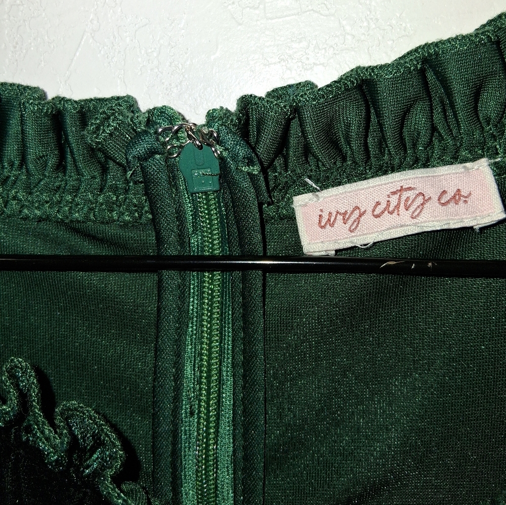 IVY CITY CO Cleopatra Emerald Velvet Dress - Picture 8 of 9